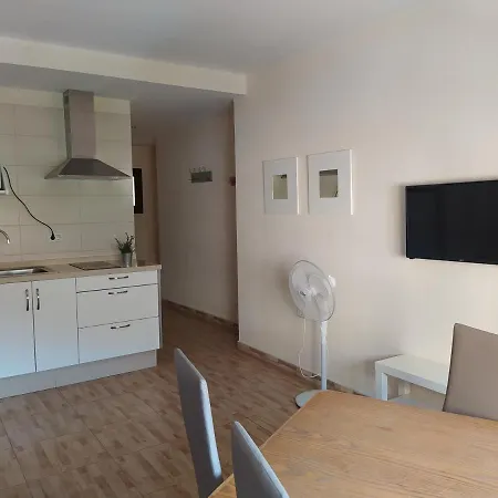 La 3 *